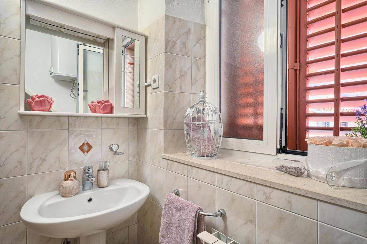 Couple's Getaway In The Center Of Hvar W/sea View